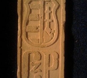 CzP monogram címerrel